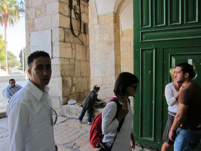 Торговцы совестью (платками) у мечети Омара в Иерусалиме. Фото Лимарева В.Н.