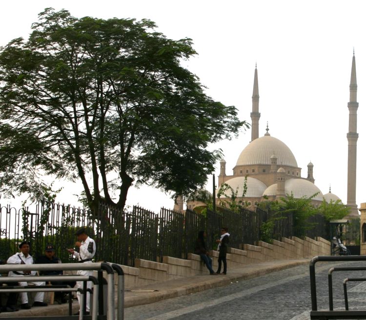 Вооруженная охрана мечети в Каире от экстримистов. Фото Лимарева В.Н.