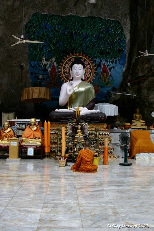   Статуя Будды в гроте. Таиланд. (фото Лимарева Олега)