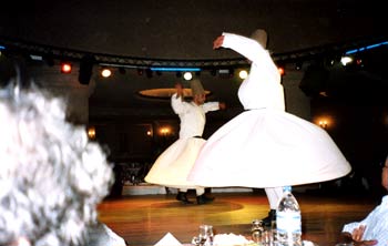 Вращающиеся дервиши. (Танцы суфистов ордена Маулави.)